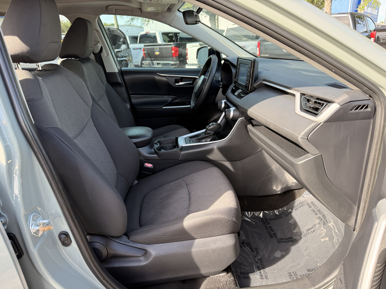Toyota RAV4 XLE FWD (Natl) 2019
