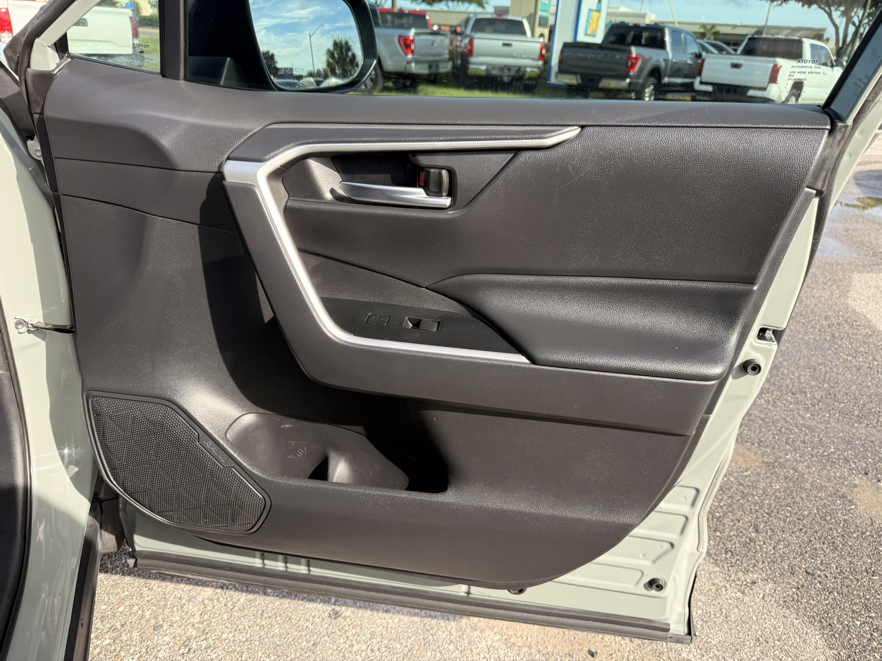 Toyota RAV4 XLE FWD (Natl) 2019