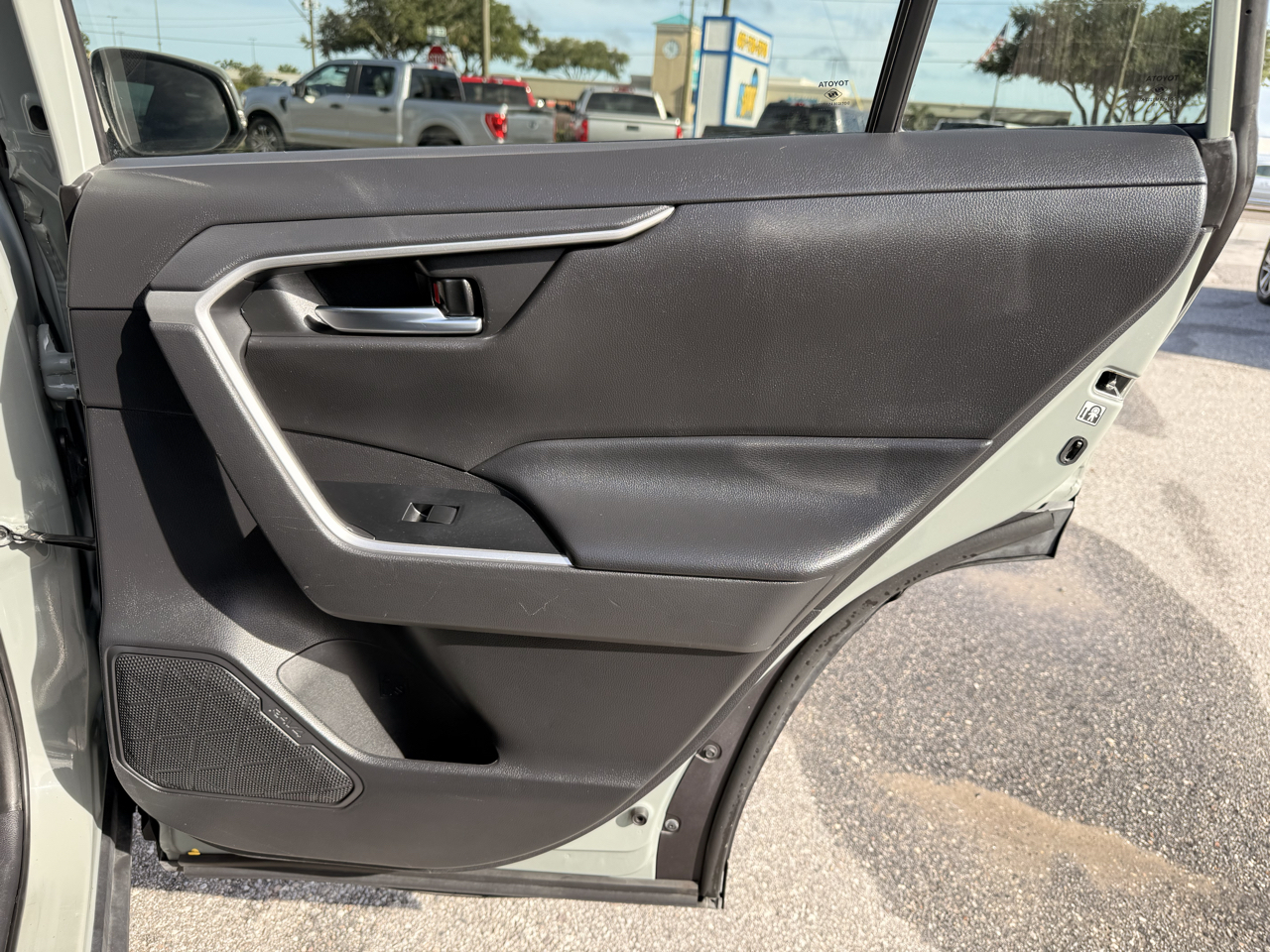 Toyota RAV4 XLE FWD (Natl) 2019