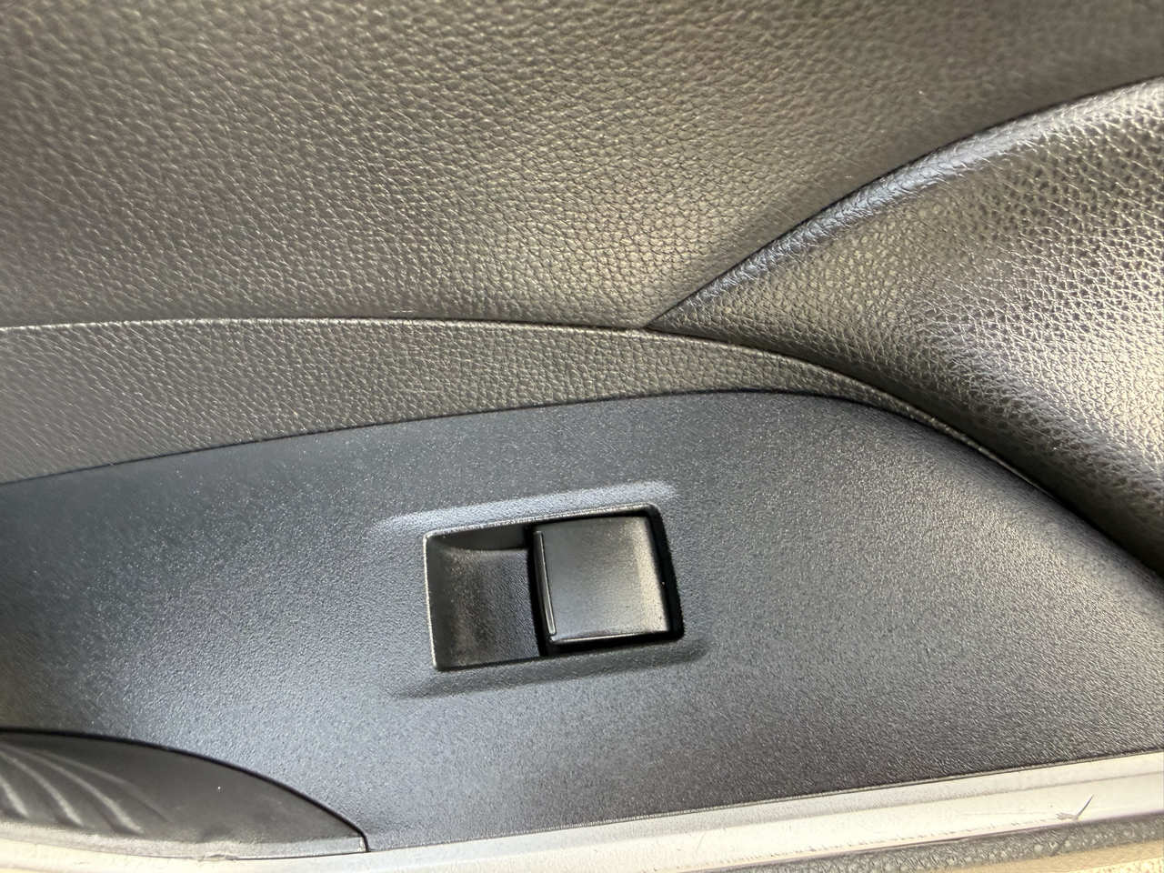 Toyota RAV4 XLE FWD (Natl) 2019
