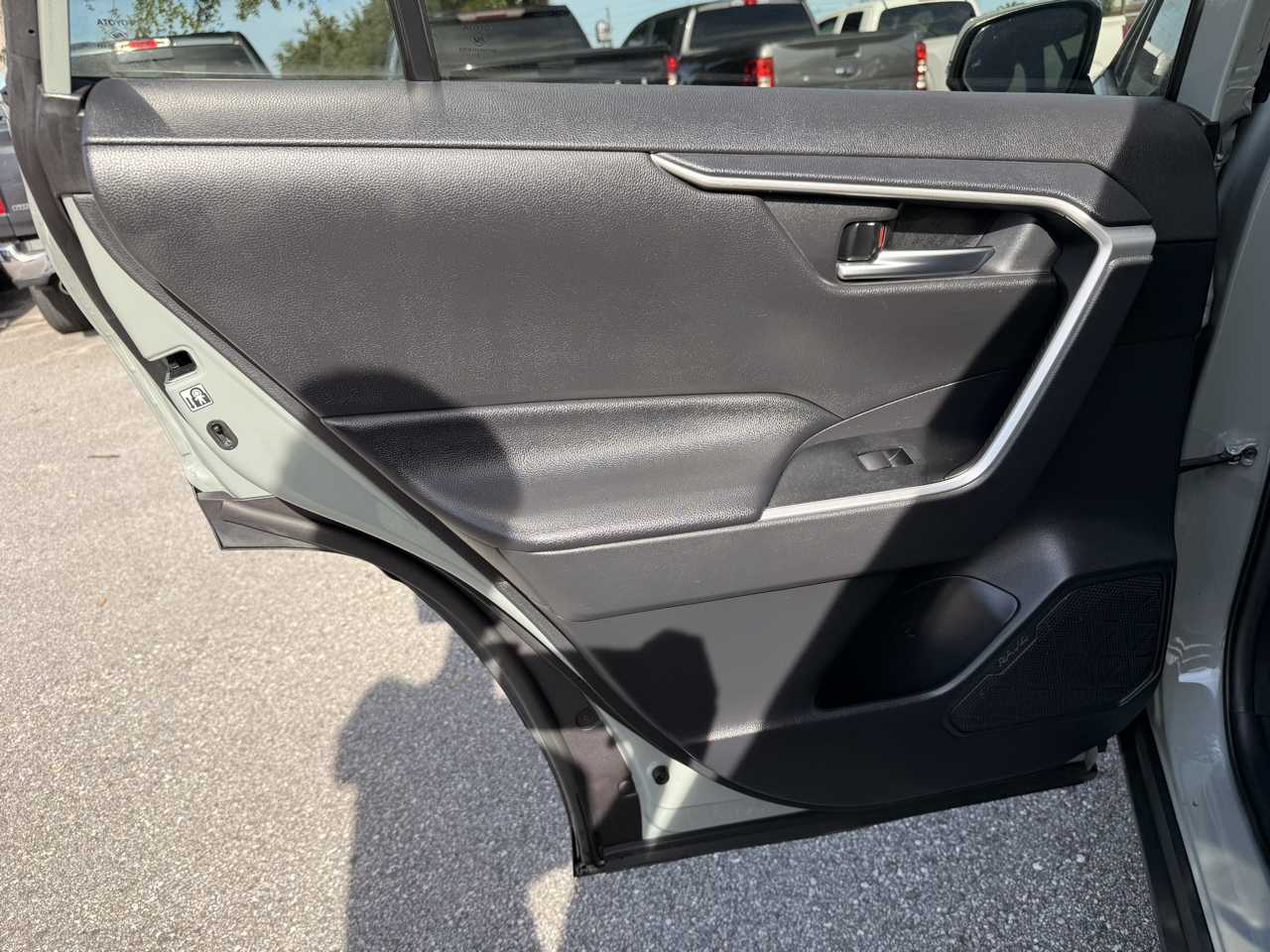 Toyota RAV4 XLE FWD (Natl) 2019