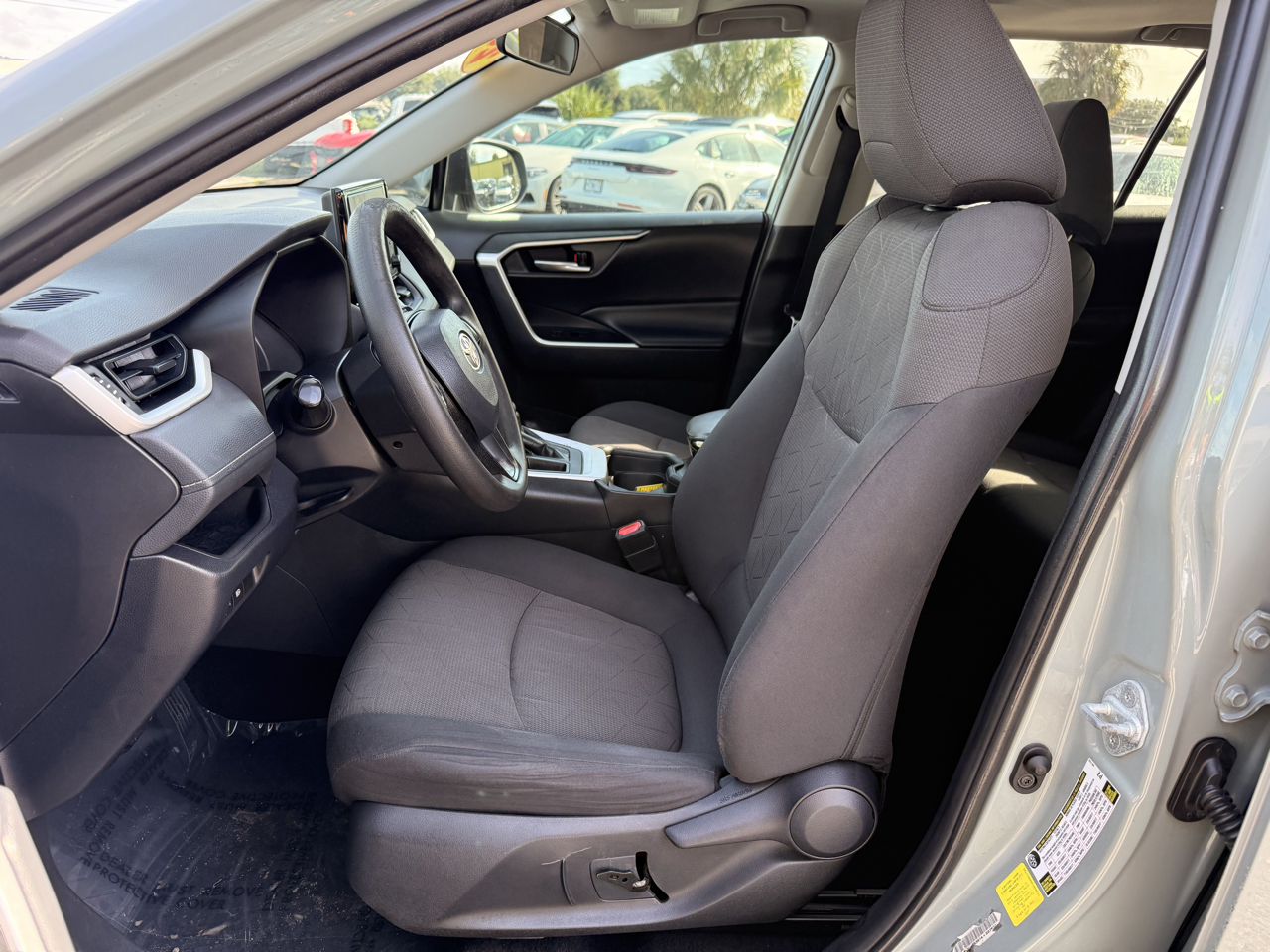 Toyota RAV4 XLE FWD (Natl) 2019