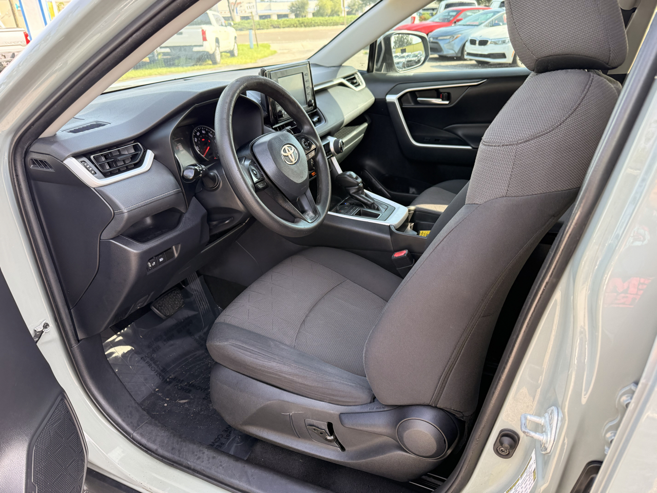 Toyota RAV4 XLE FWD (Natl) 2019