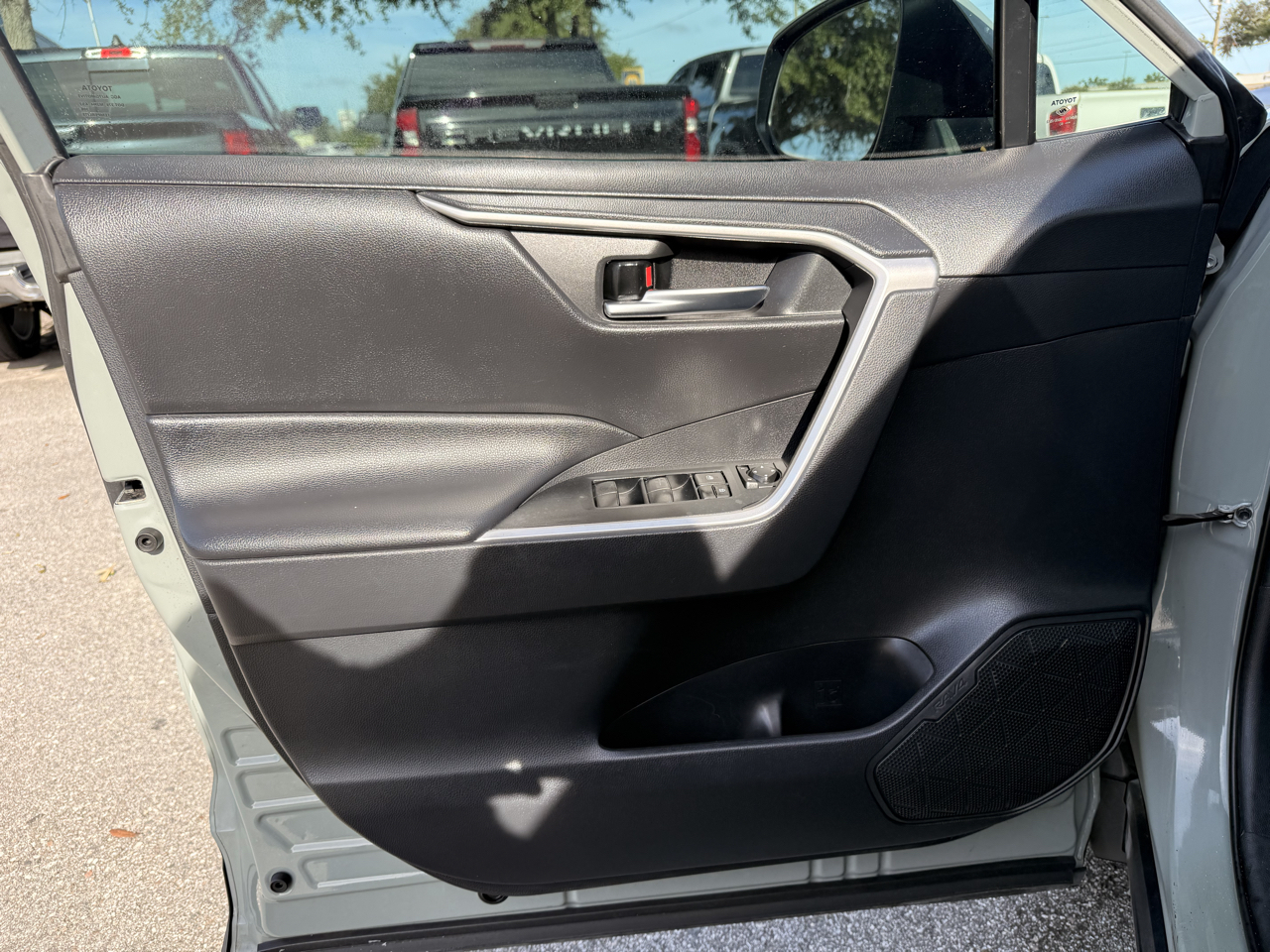 Toyota RAV4 XLE FWD (Natl) 2019