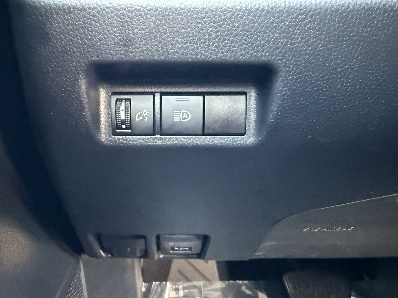 Toyota RAV4 XLE FWD (Natl) 2019