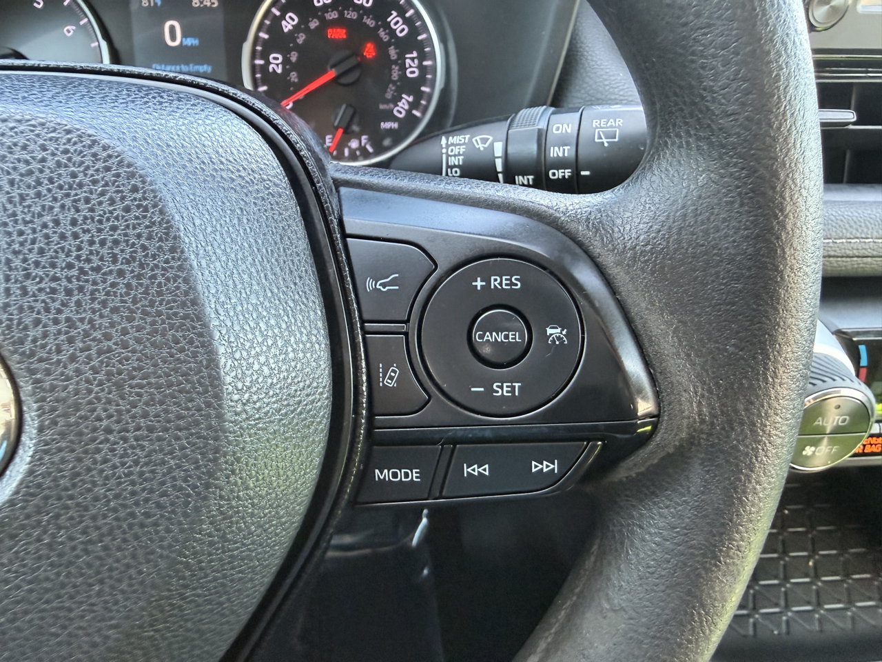 Toyota RAV4 XLE FWD (Natl) 2019