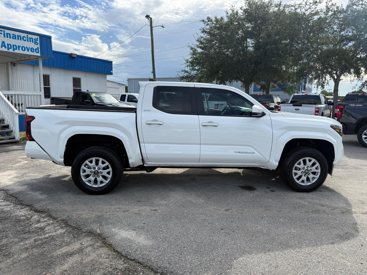 Toyota Tacoma 2WD SR5 Double Cab 6' Bed AT (Natl) 2025