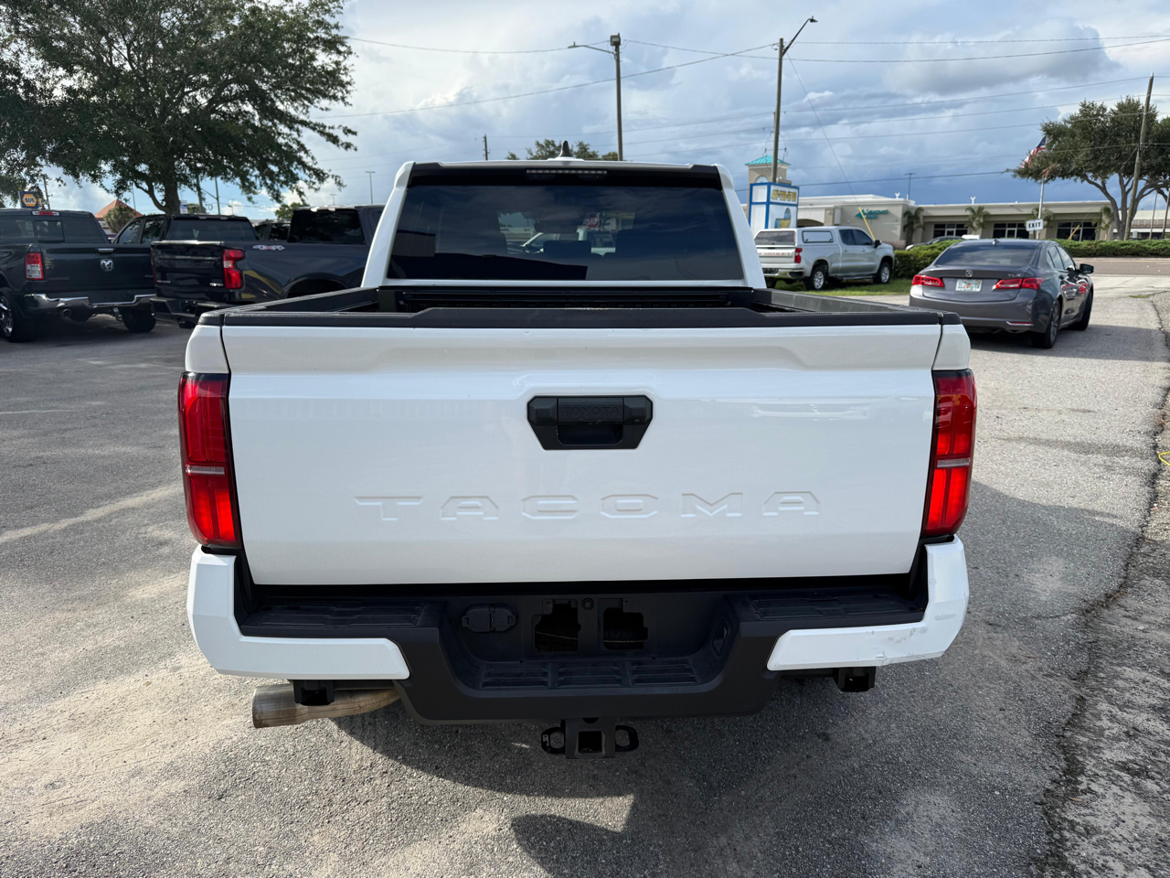 Toyota Tacoma 2WD SR5 Double Cab 6' Bed AT (Natl) 2025