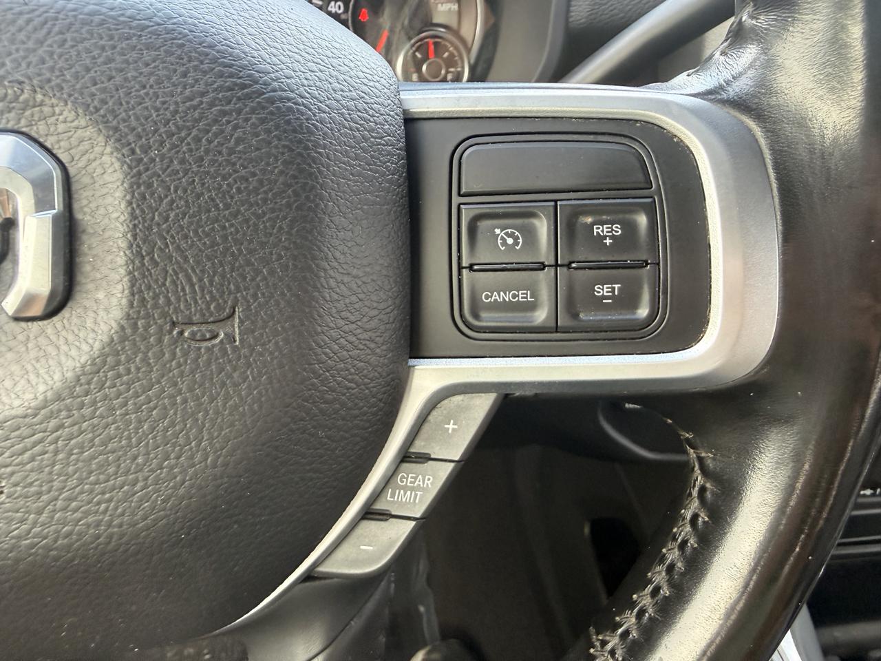 RAM 2500 Big Horn 4x4 Crew Cab 6'4" Box 2021