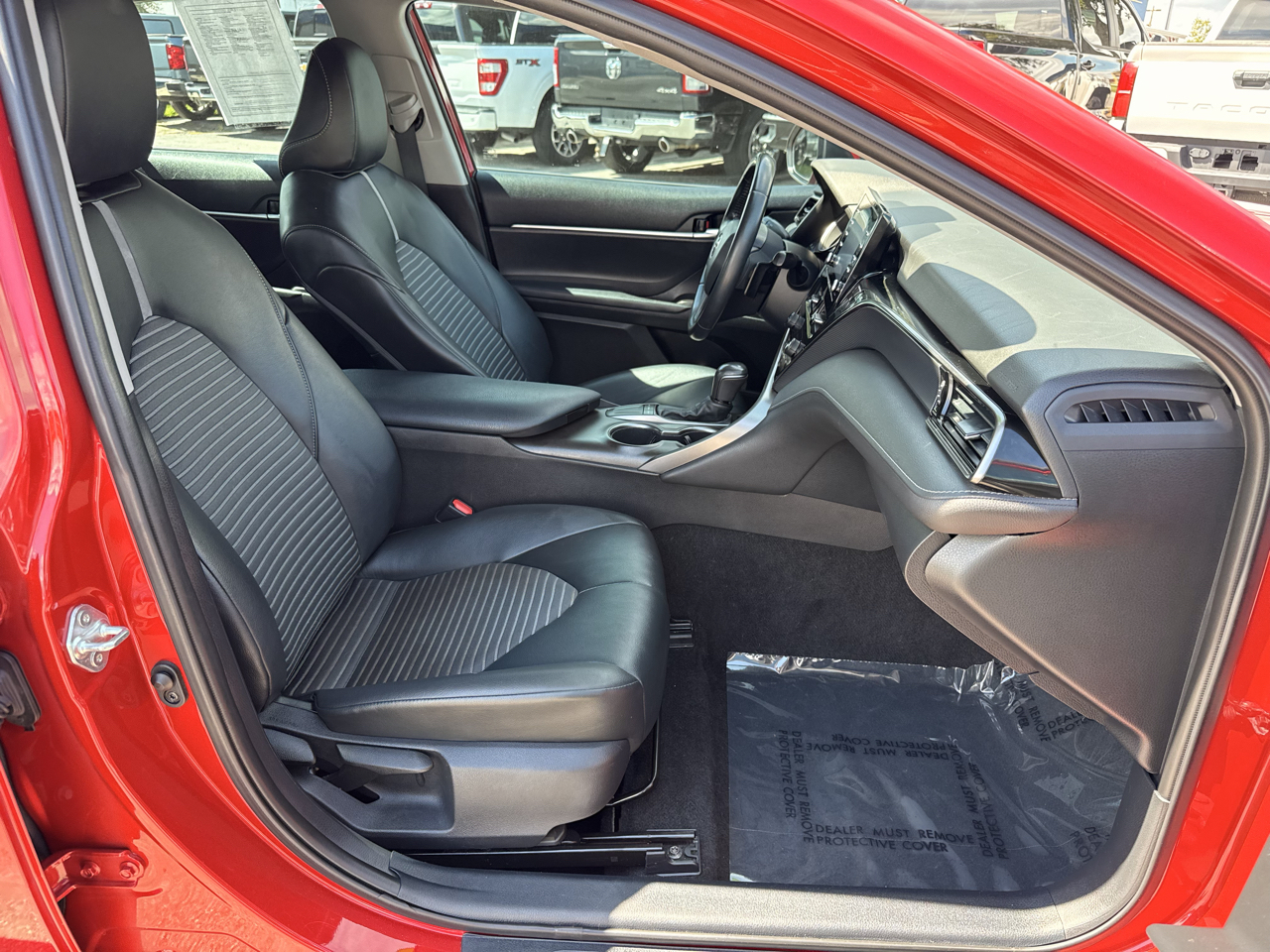 Toyota Camry SE Auto (Natl) 2022
