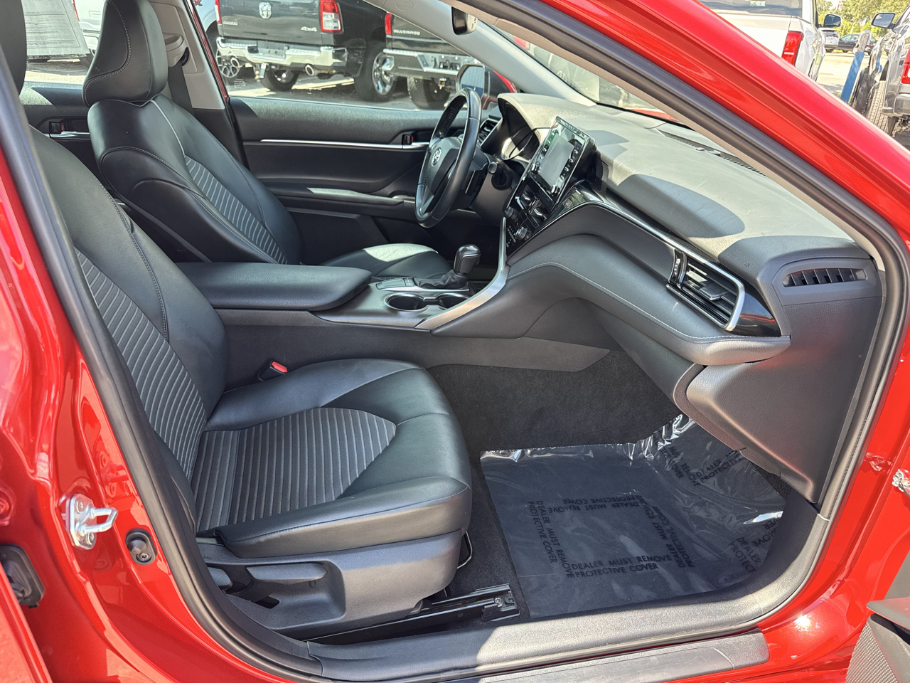Toyota Camry SE Auto (Natl) 2022