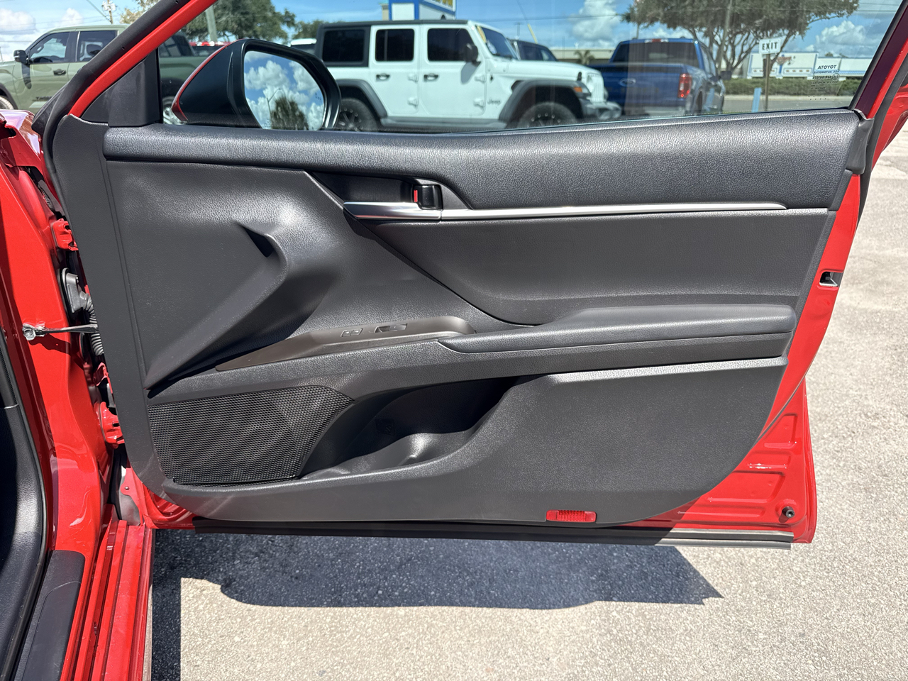 Toyota Camry SE Auto (Natl) 2022