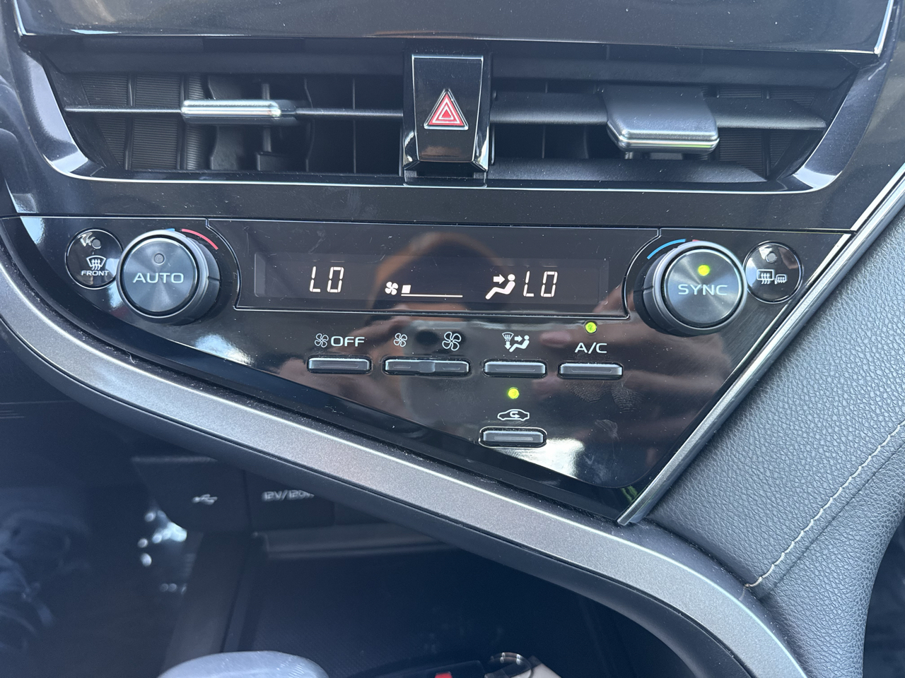 Toyota Camry SE Auto (Natl) 2022