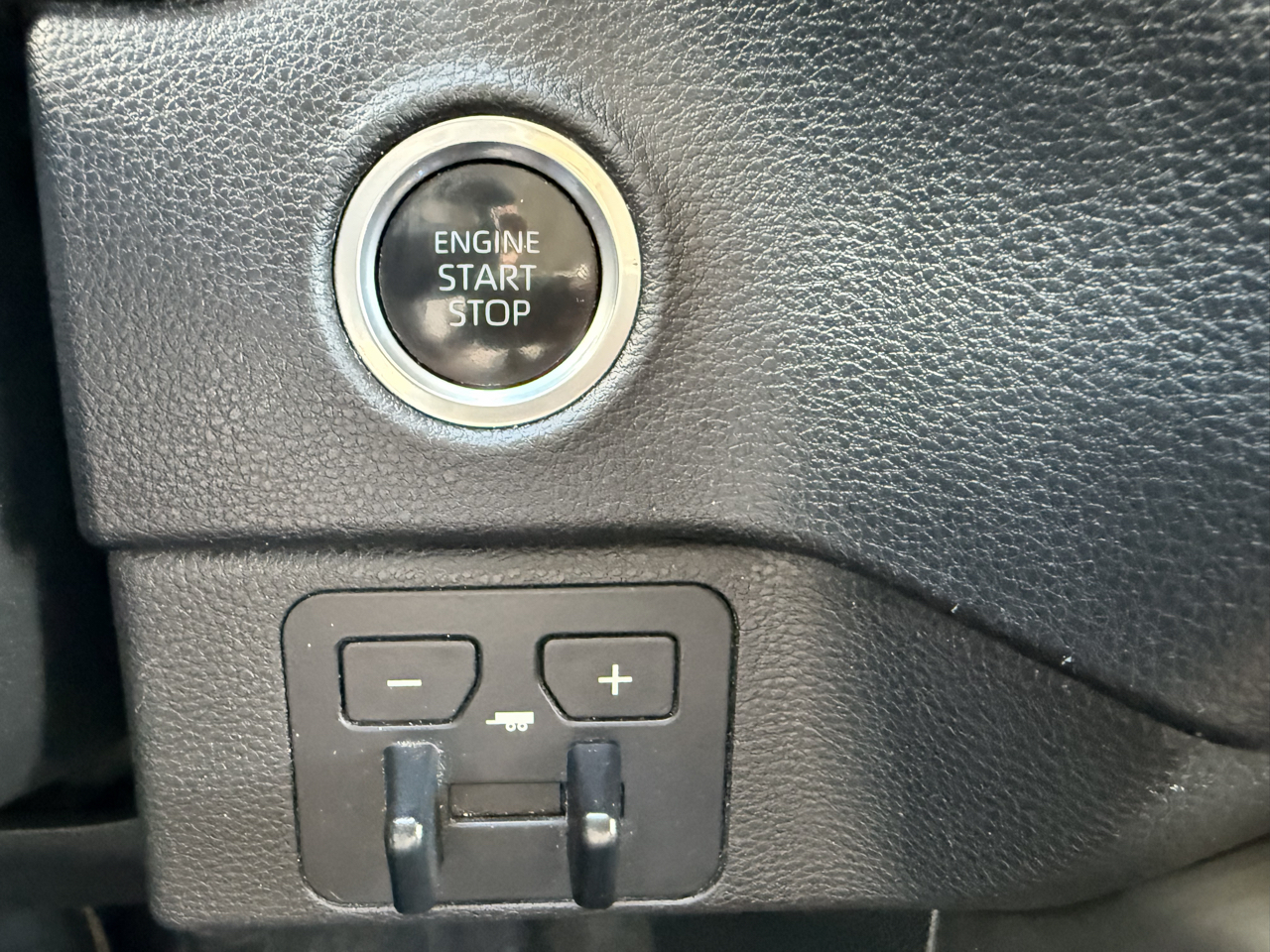 Toyota Tundra 4WD SR5 CrewMax 5.5' Bed (Natl) 2023