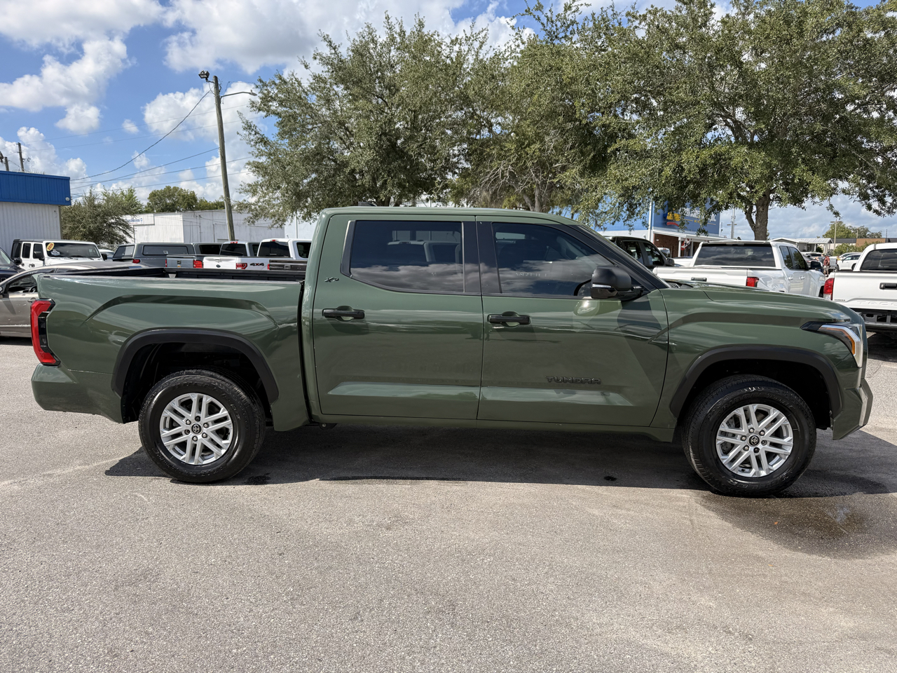Toyota Tundra 4WD SR5 CrewMax 5.5' Bed (Natl) 2023