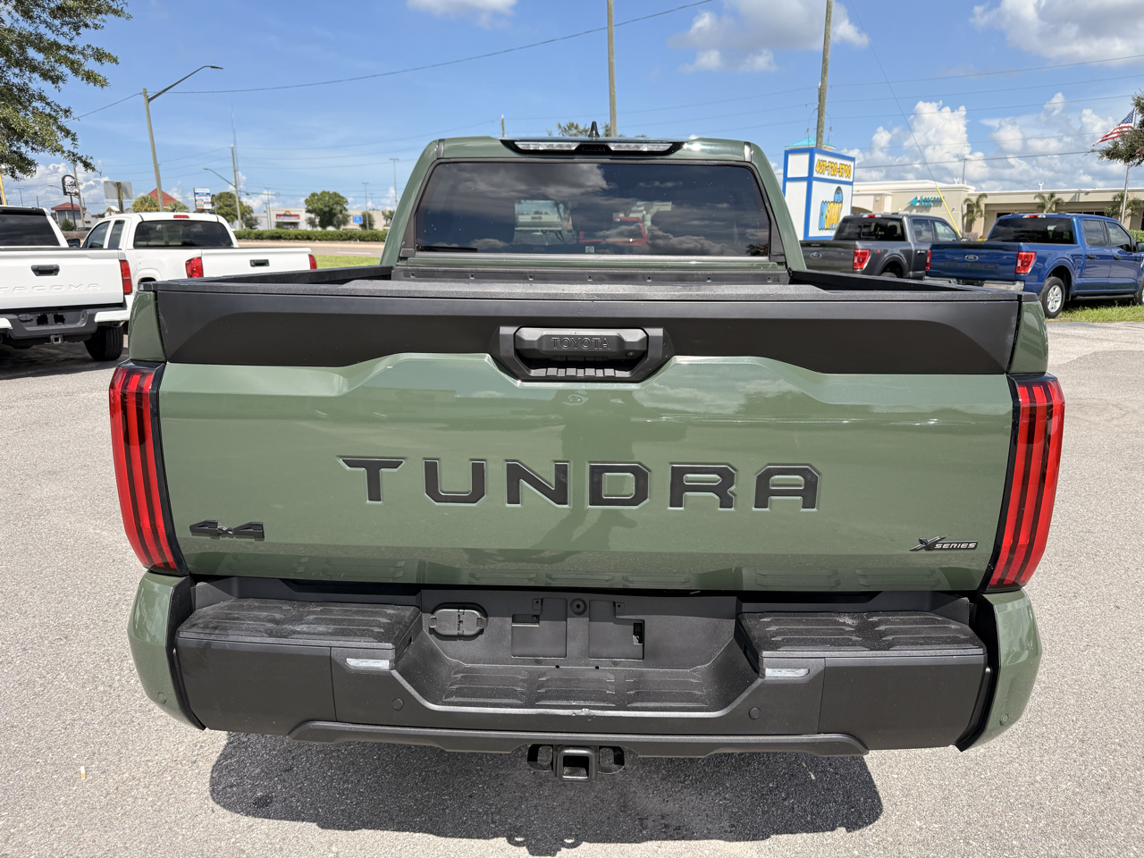 Toyota Tundra 4WD SR5 CrewMax 5.5' Bed (Natl) 2023