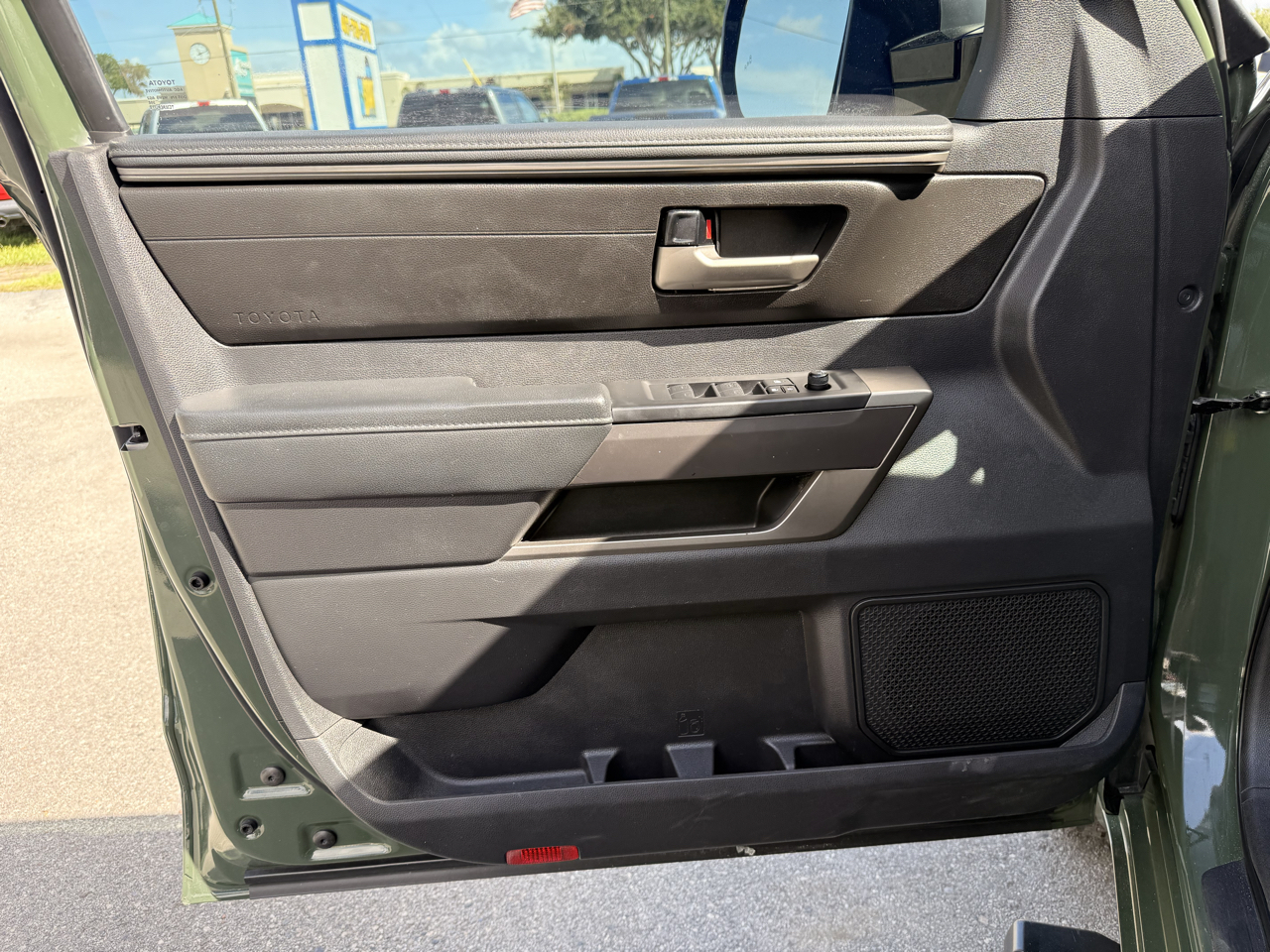 Toyota Tundra 4WD SR5 CrewMax 5.5' Bed (Natl) 2023