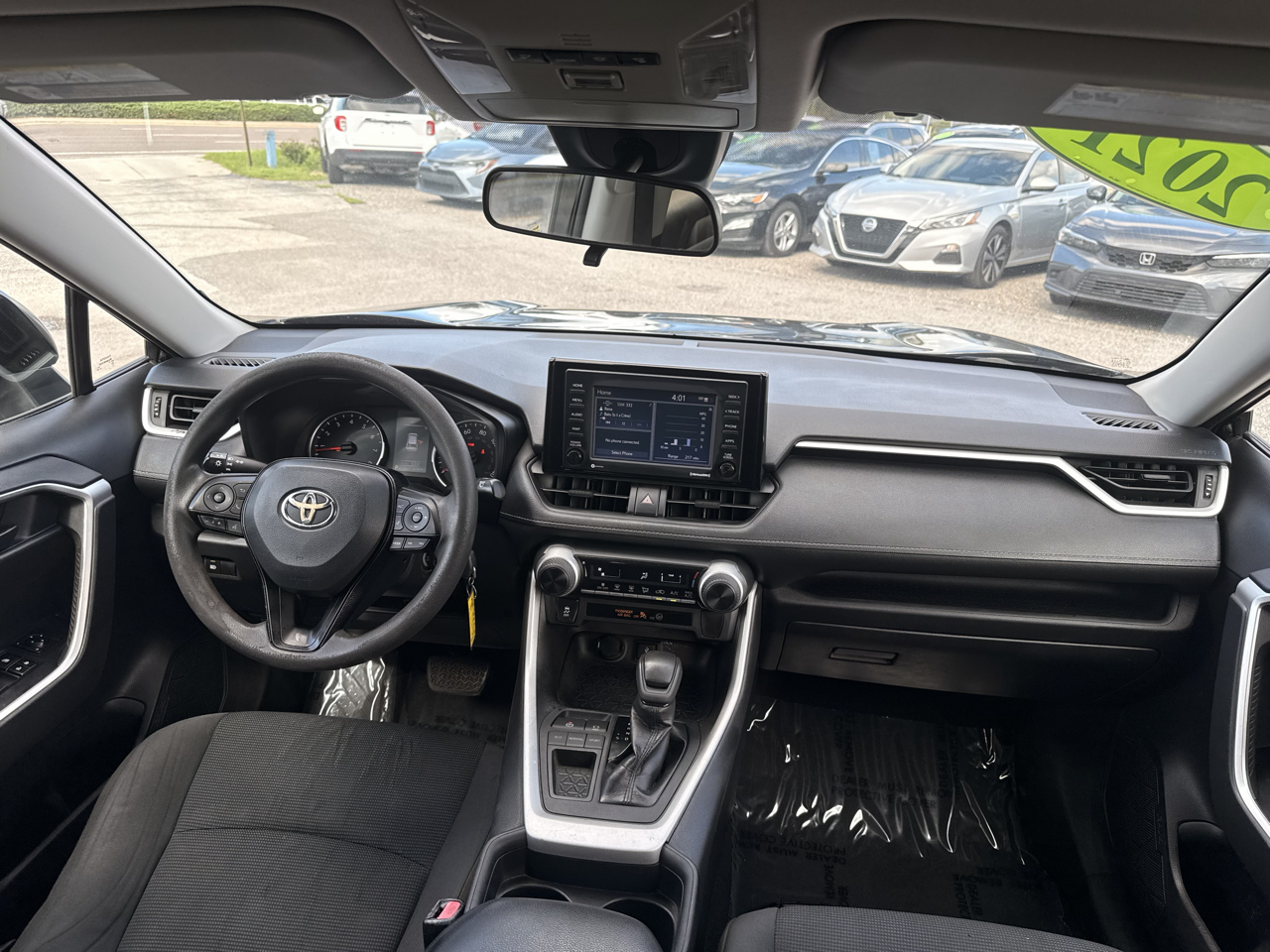 Toyota RAV4 LE FWD (Natl) 2021