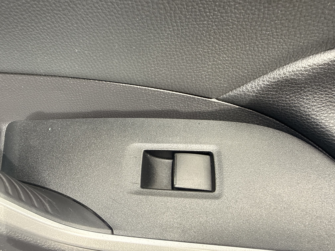 Toyota RAV4 LE FWD (Natl) 2021