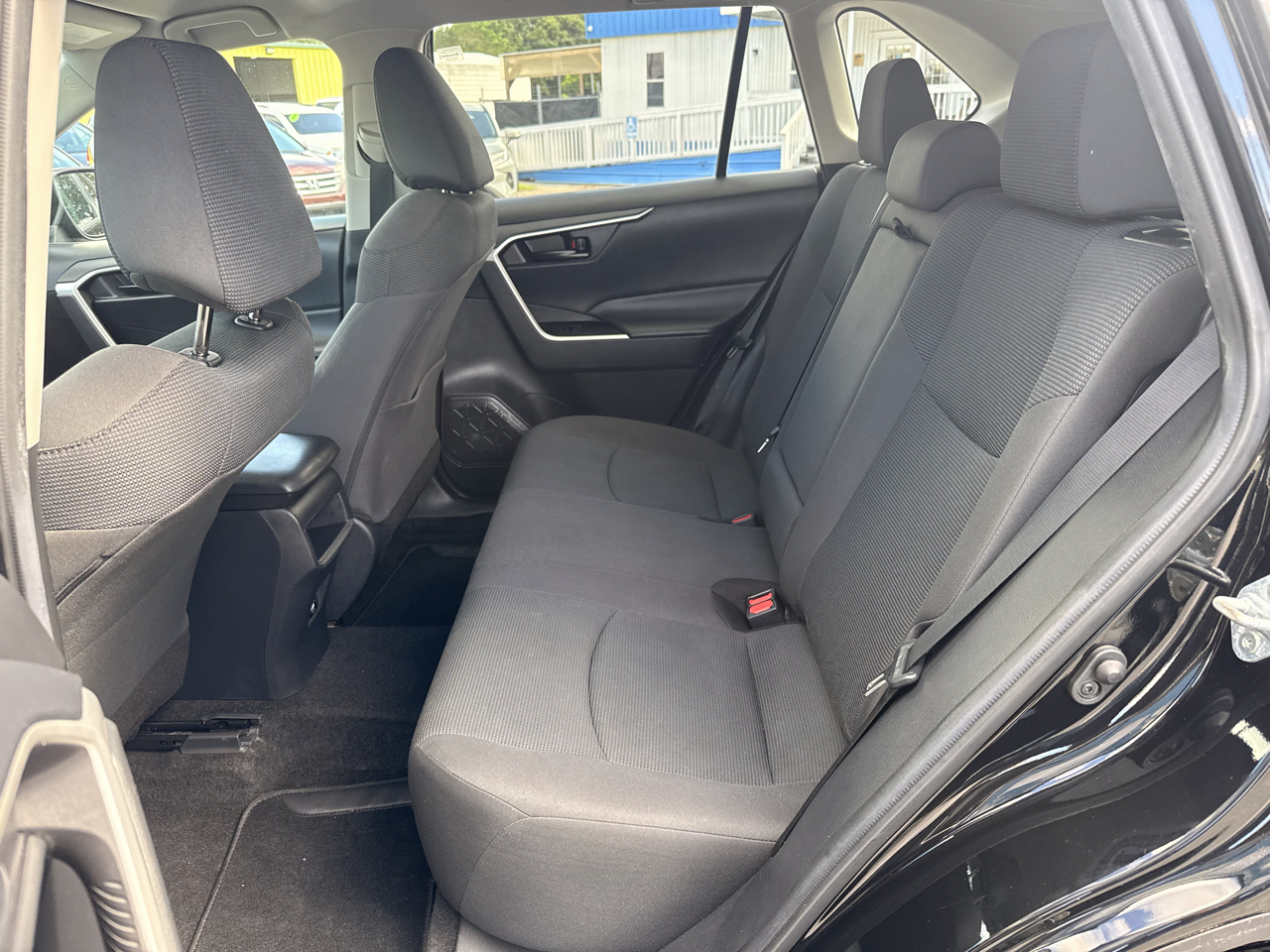 Toyota RAV4 LE FWD (Natl) 2021