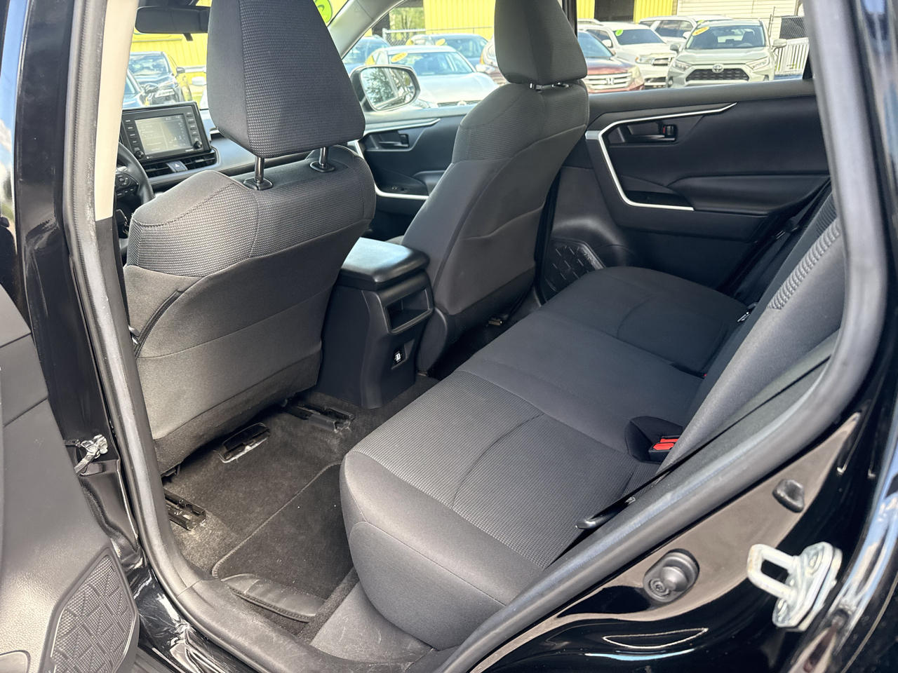 Toyota RAV4 LE FWD (Natl) 2021