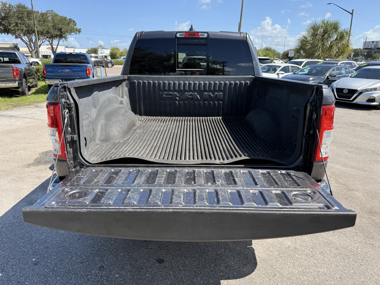 RAM 1500 Big Horn 4x4 Crew Cab 5'7" Box 2021
