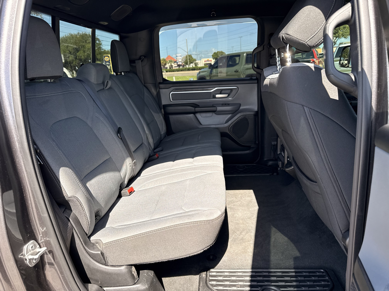 RAM 1500 Big Horn 4x4 Crew Cab 5'7" Box 2021