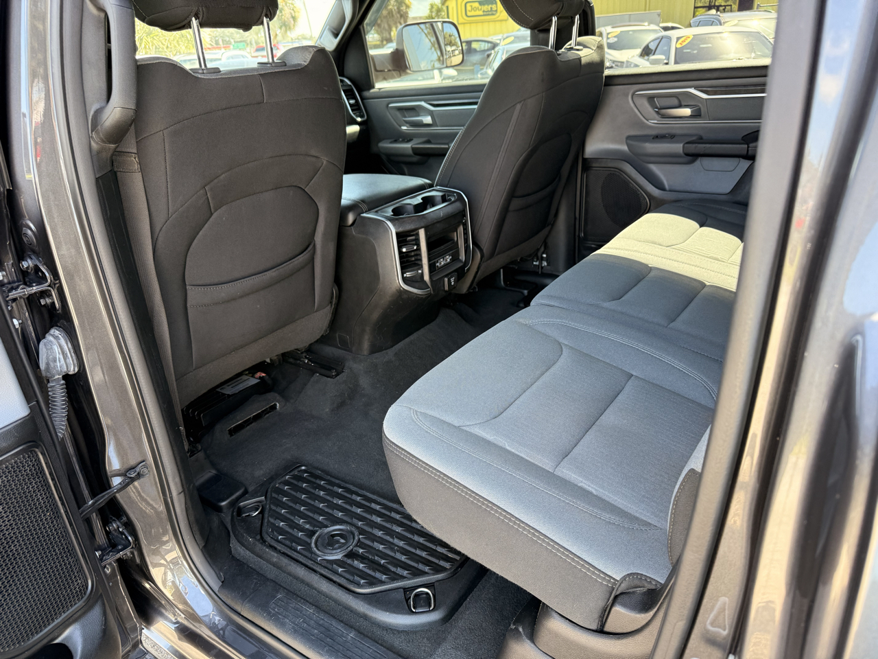 RAM 1500 Big Horn 4x4 Crew Cab 5'7" Box 2021