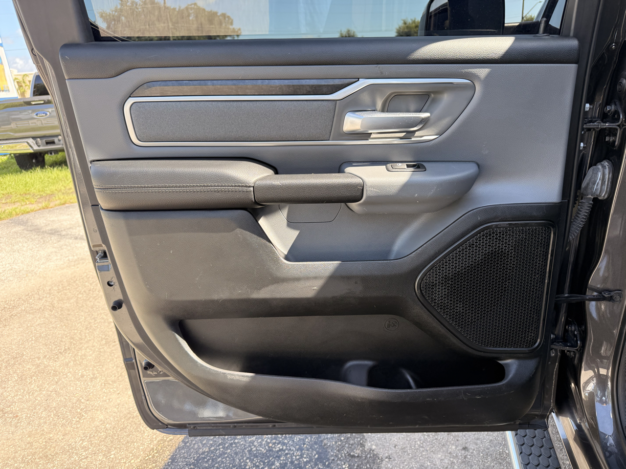 RAM 1500 Big Horn 4x4 Crew Cab 5'7" Box 2021