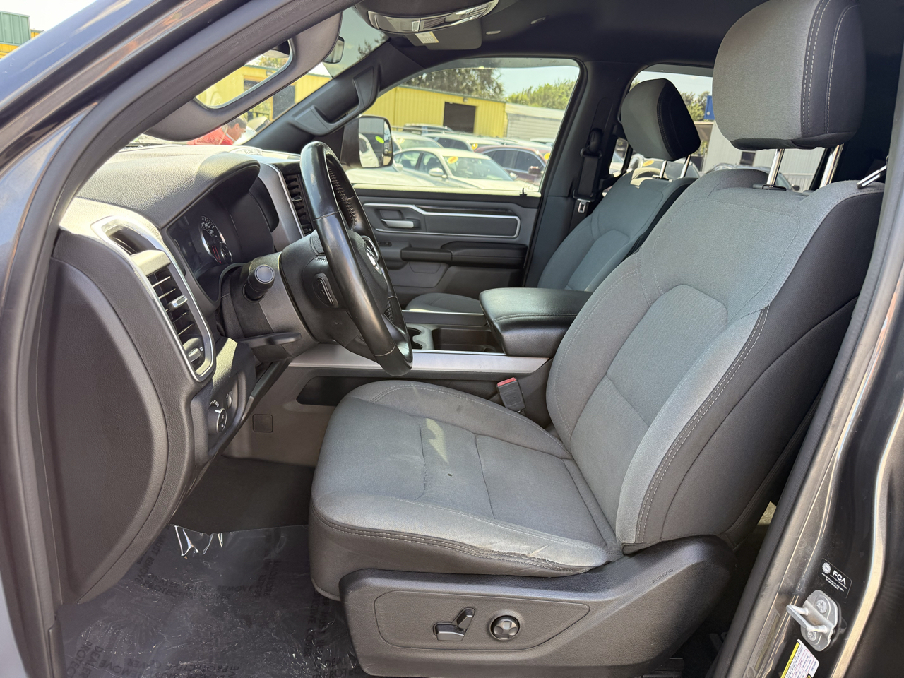 RAM 1500 Big Horn 4x4 Crew Cab 5'7" Box 2021
