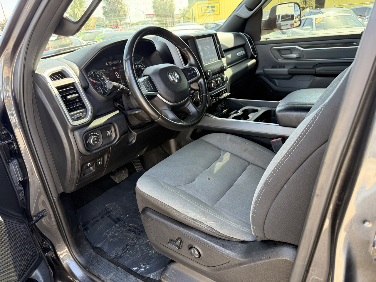 RAM 1500 Big Horn 4x4 Crew Cab 5'7" Box 2021