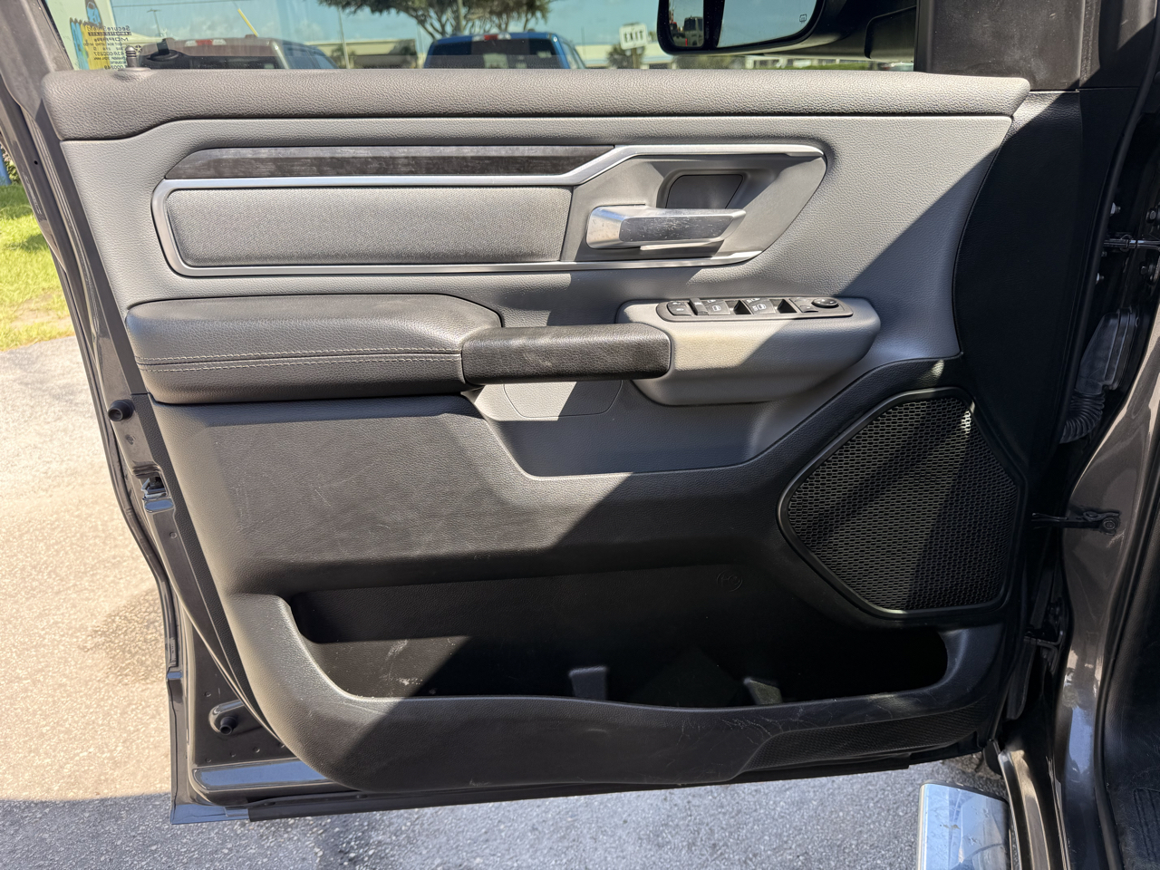 RAM 1500 Big Horn 4x4 Crew Cab 5'7" Box 2021