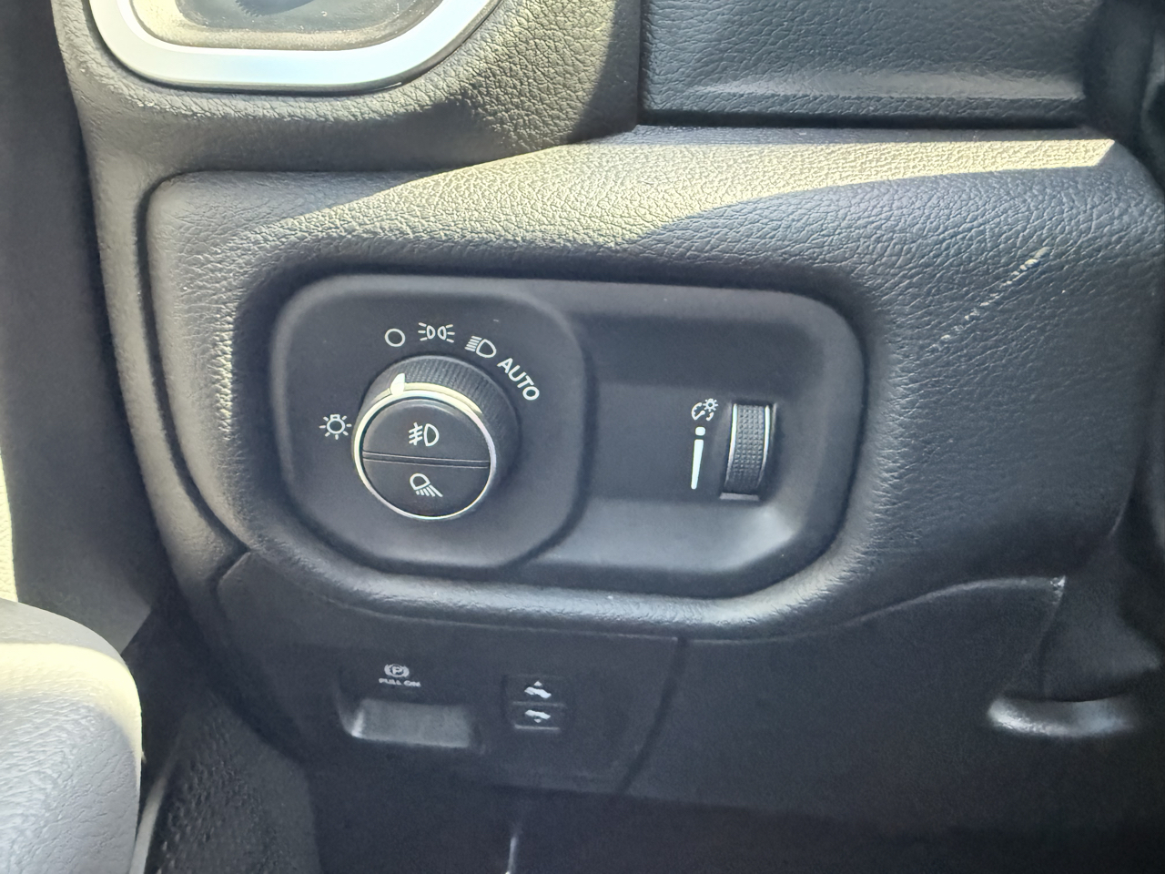 RAM 1500 Big Horn 4x4 Crew Cab 5'7" Box 2021