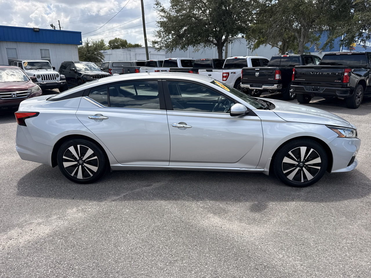 Nissan Altima 2.5 SV Sedan 2022