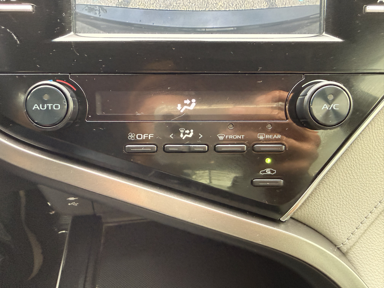 Toyota Camry XLE Auto (Natl) 2018