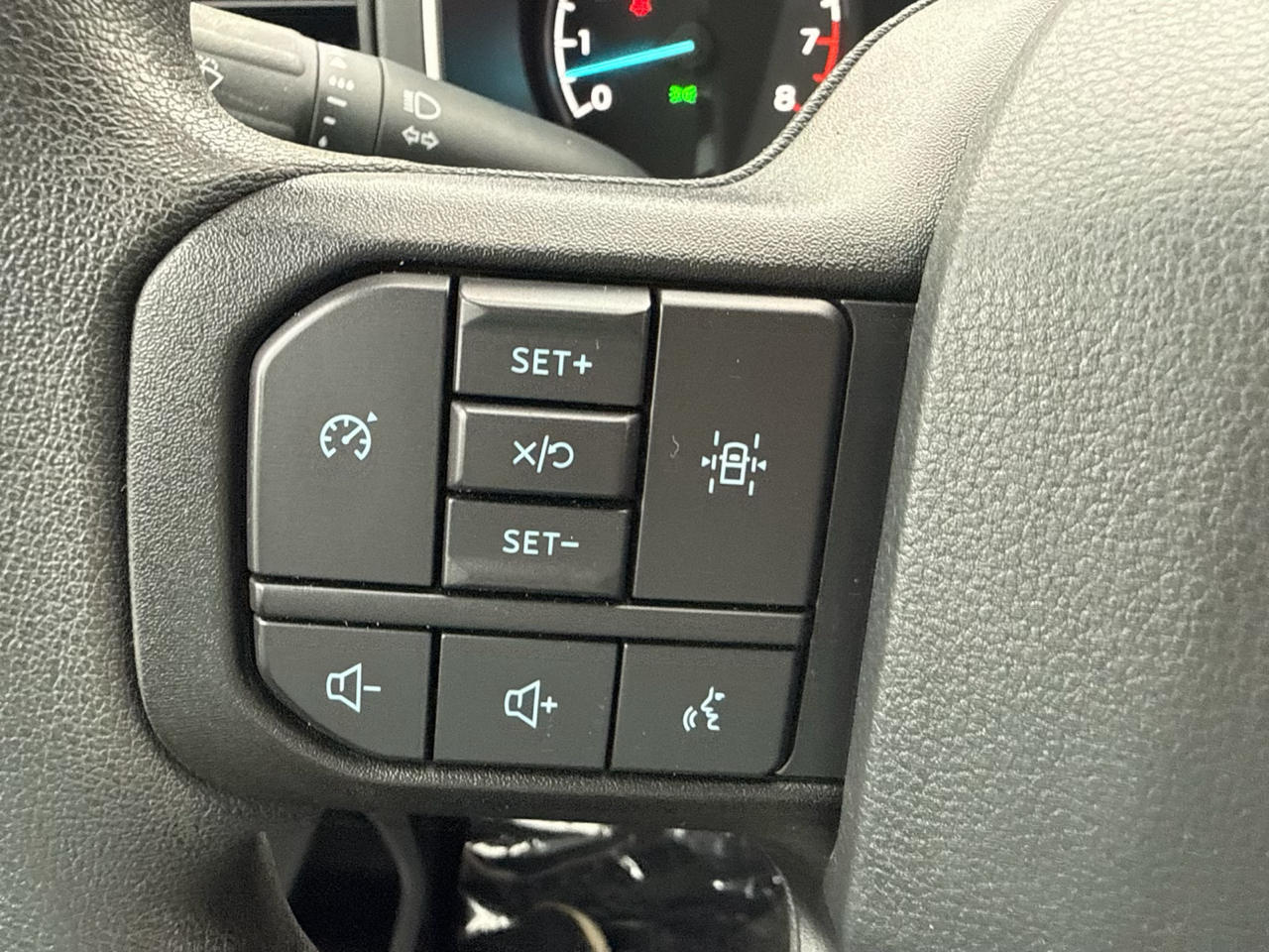 Ford F-150 SuperCrew 150" XLT 4WD 2023