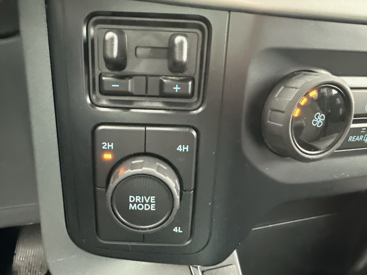 Ford F-150 SuperCrew 150" XLT 4WD 2023