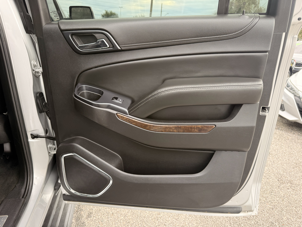 Chevrolet Suburban 4WD 4dr LT 2015