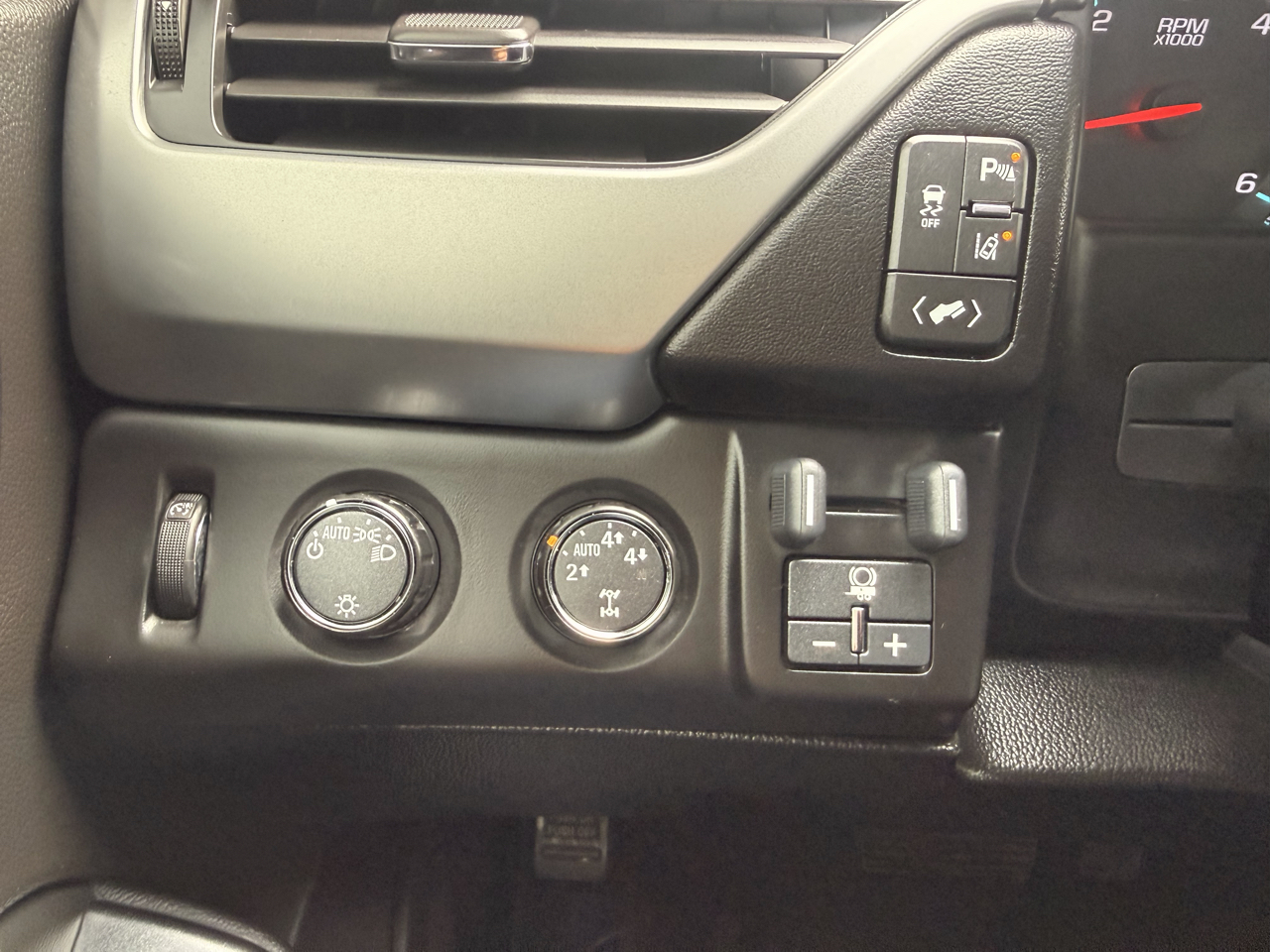 Chevrolet Suburban 4WD 4dr LT 2015