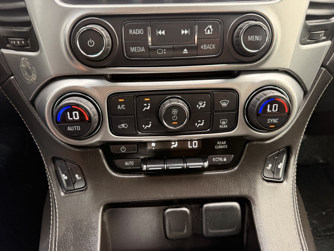 Chevrolet Suburban 4WD 4dr LT 2015
