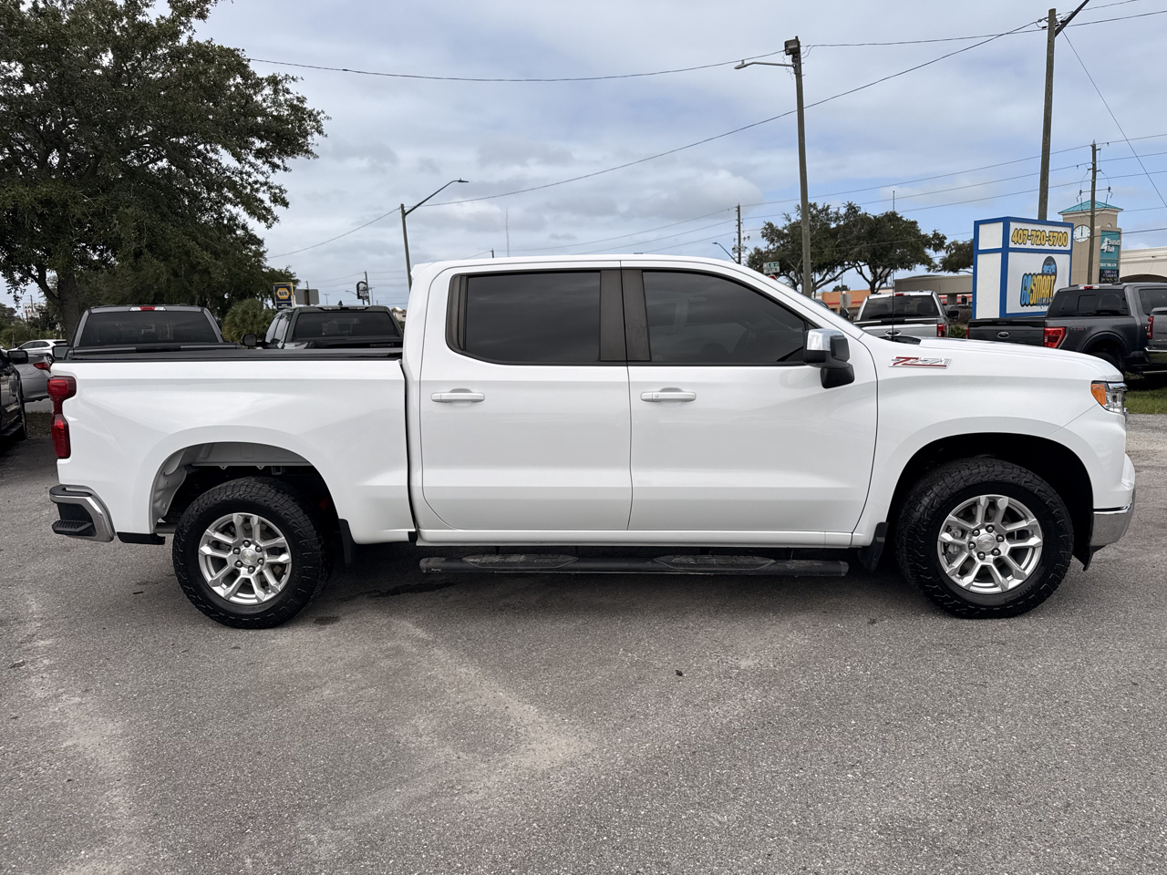 Chevrolet Silverado 1500 4WD Crew Cab 147" LT w/1LT 2023