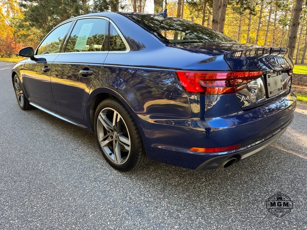 Audi A4 2.0T Prestige quattro Sedan 2017 Audi A4 2.0T Prestige quattro Sedan 2017