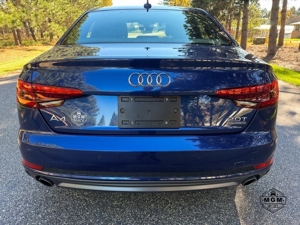Audi A4 2.0T Prestige quattro Sedan 2017 Audi A4 2.0T Prestige quattro Sedan 2017