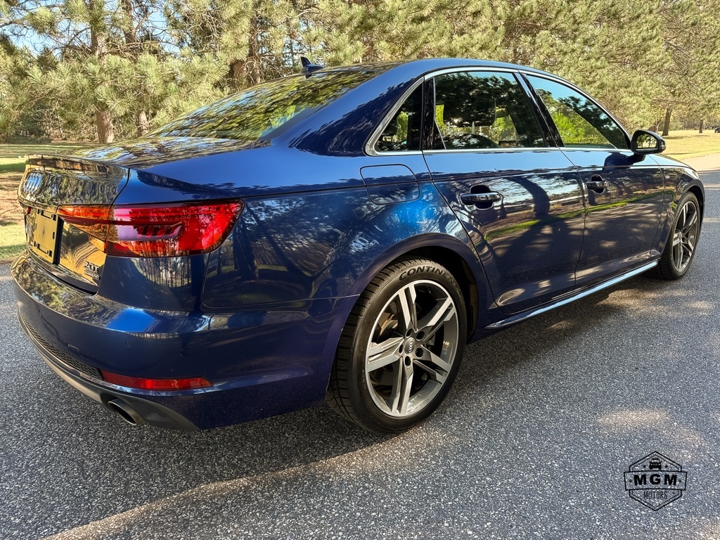 Audi A4 2.0T Prestige quattro Sedan 2017 Audi A4 2.0T Prestige quattro Sedan 2017