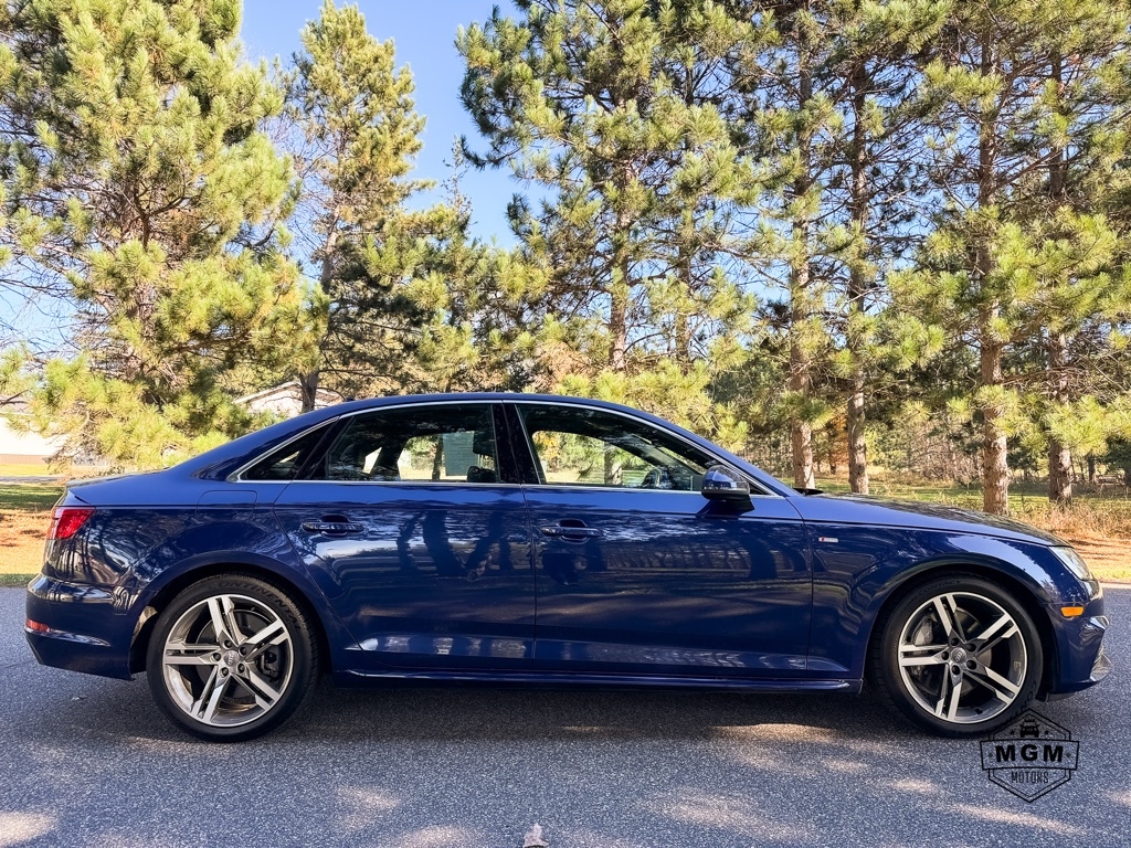 Audi A4 2.0T Prestige quattro Sedan 2017 Audi A4 2.0T Prestige quattro Sedan 2017