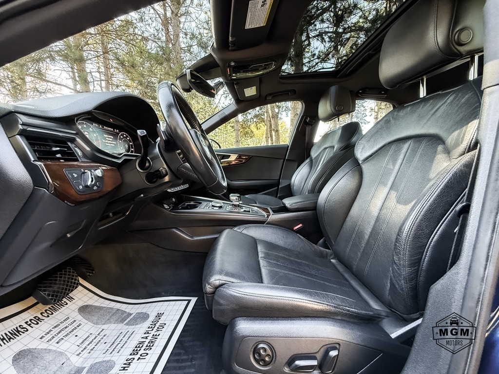 Audi A4 2.0T Prestige quattro Sedan 2017 Audi A4 2.0T Prestige quattro Sedan 2017