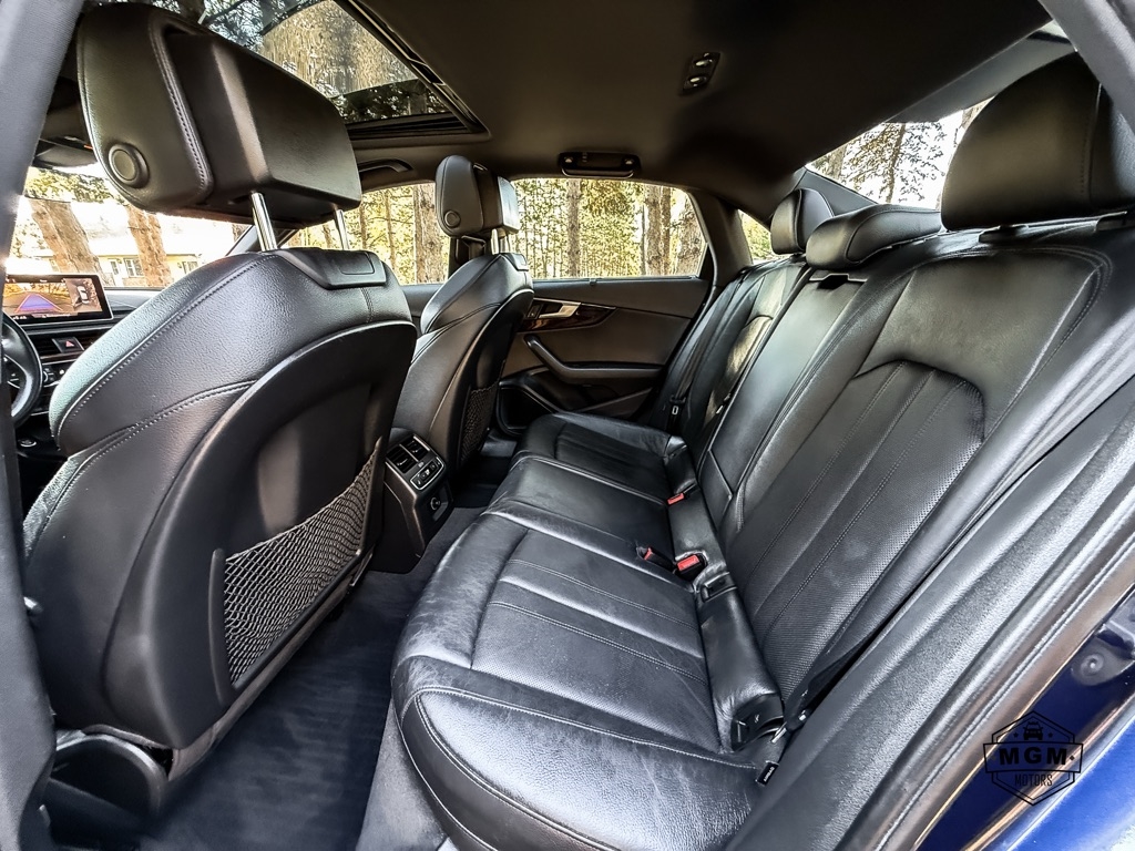 Audi A4 2.0T Prestige quattro Sedan 2017 Audi A4 2.0T Prestige quattro Sedan 2017