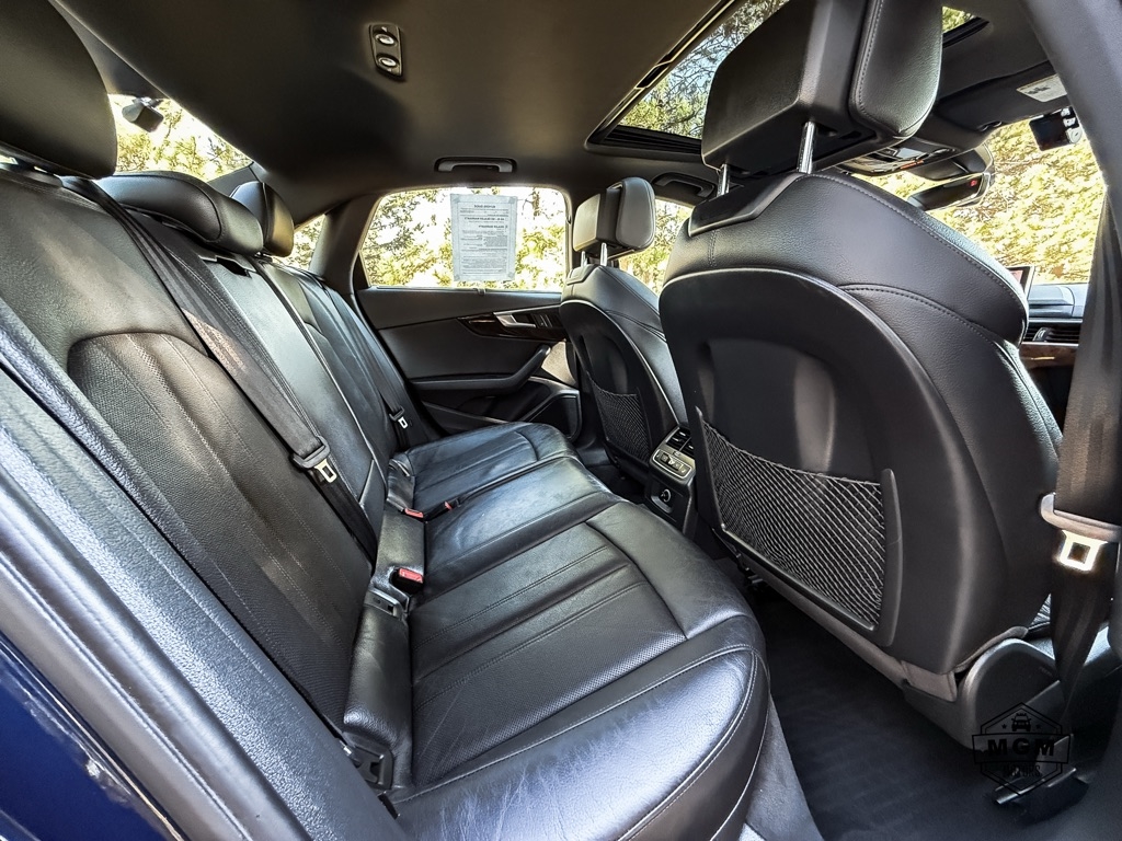 Audi A4 2.0T Prestige quattro Sedan 2017 Audi A4 2.0T Prestige quattro Sedan 2017