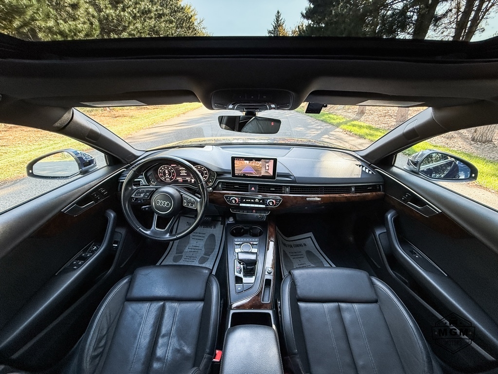 Audi A4 2.0T Prestige quattro Sedan 2017 Audi A4 2.0T Prestige quattro Sedan 2017