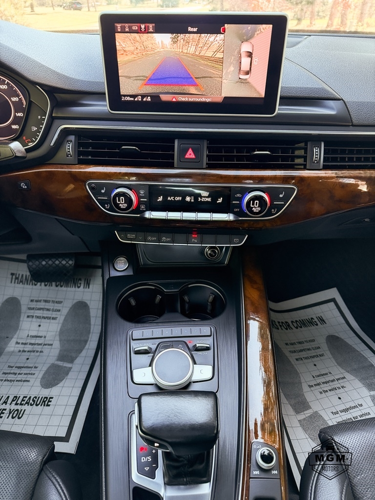 Audi A4 2.0T Prestige quattro Sedan 2017 Audi A4 2.0T Prestige quattro Sedan 2017